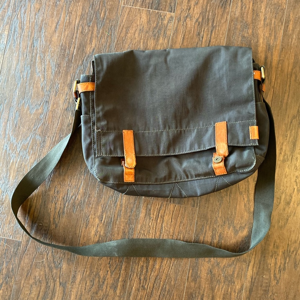 Fossil canvas messenger bag